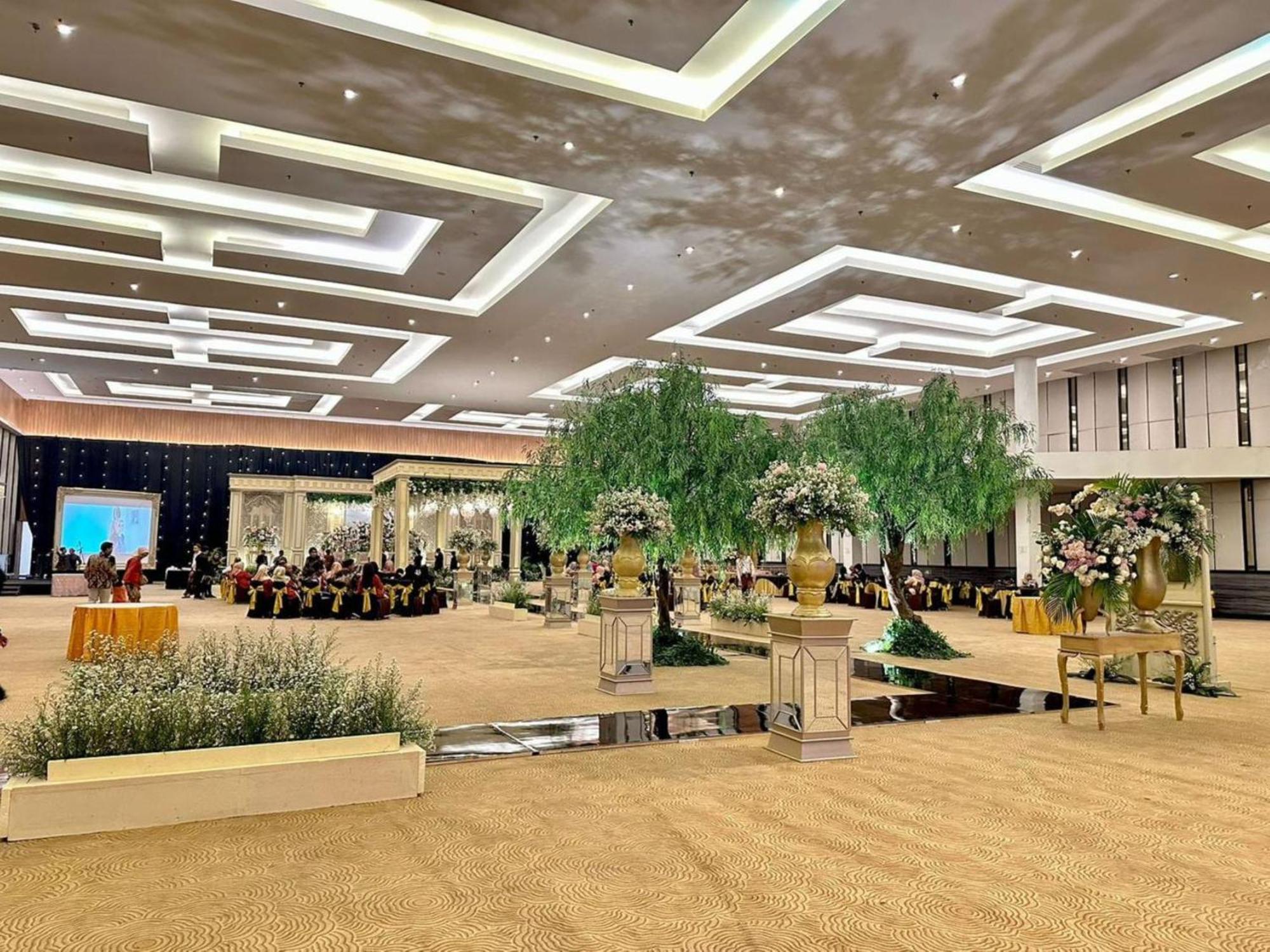 Hotel Santika Mega City Bekasi Exterior photo