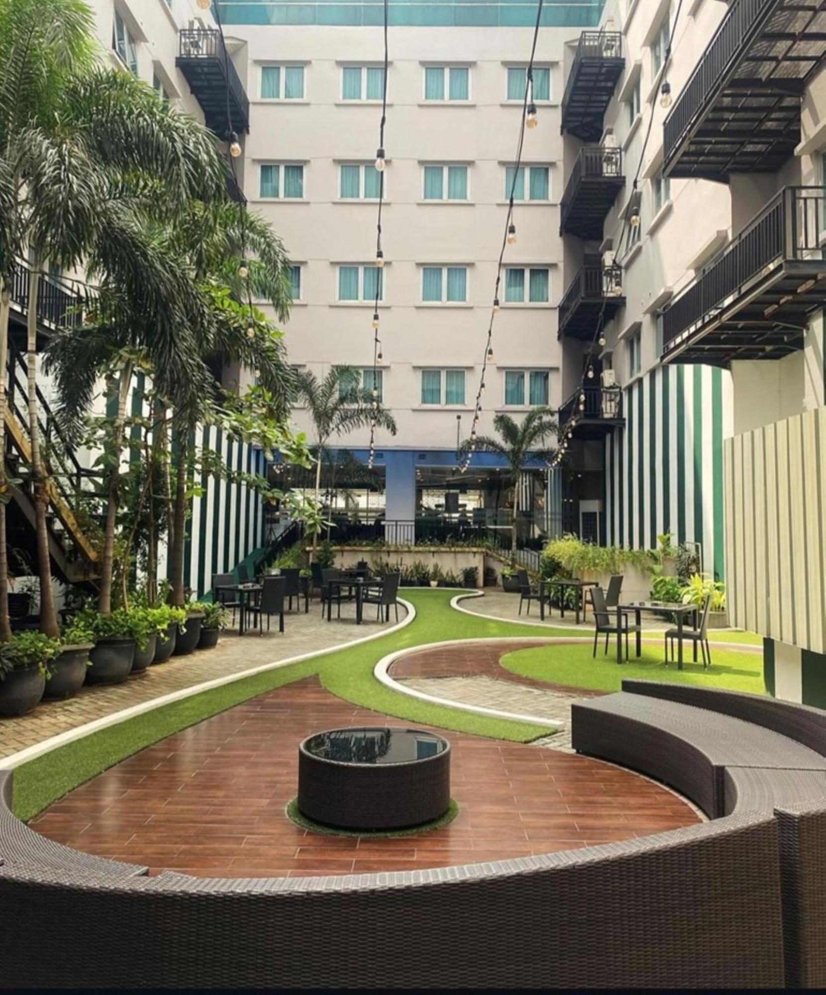 Hotel Santika Mega City Bekasi Exterior photo